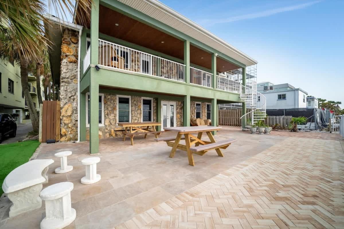 קלירווטר ביץ' Stones Throw Beachside Bungalow #1 On The Beach מראה חיצוני תמונה