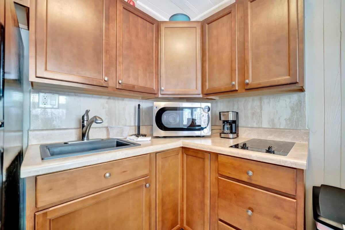 קלירווטר ביץ' Stones Throw Beachside Bungalow #1 On The Beach מראה חיצוני תמונה