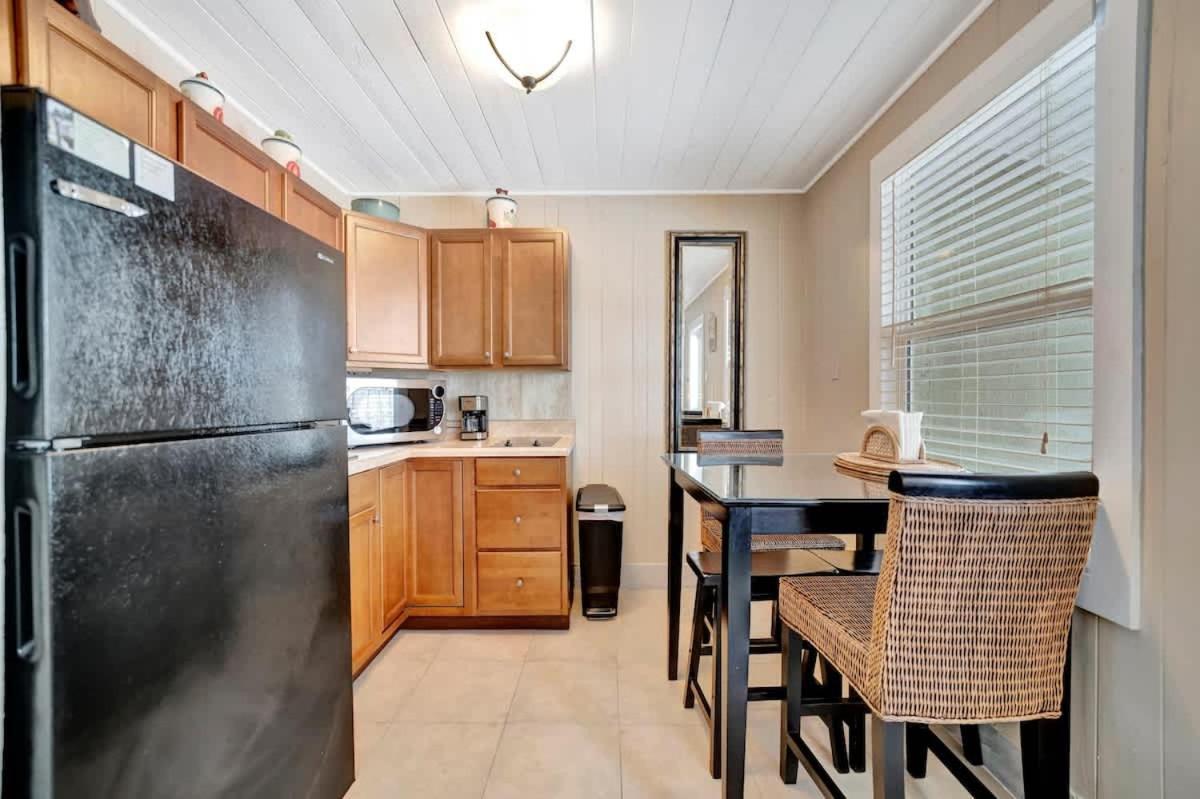 קלירווטר ביץ' Stones Throw Beachside Bungalow #1 On The Beach מראה חיצוני תמונה