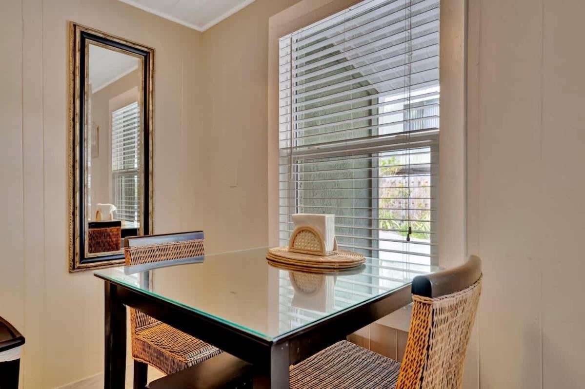 קלירווטר ביץ' Stones Throw Beachside Bungalow #1 On The Beach מראה חיצוני תמונה