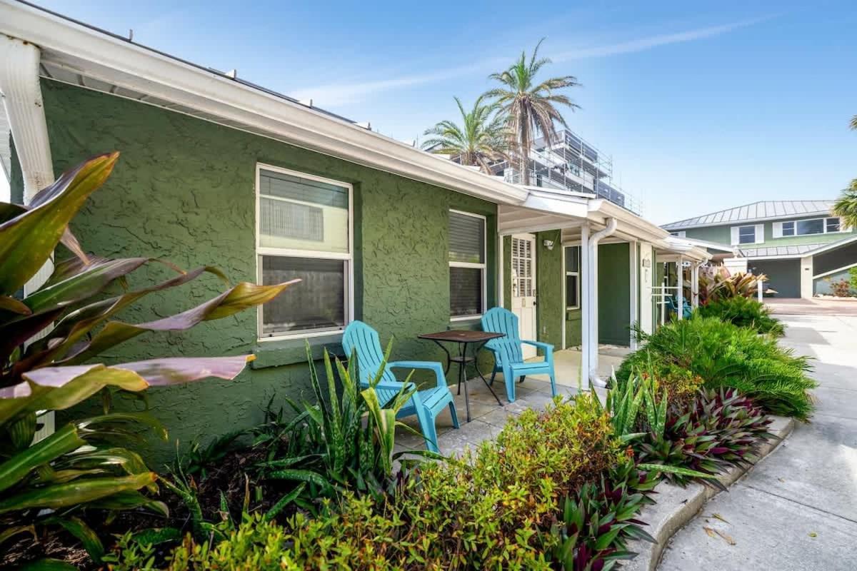 קלירווטר ביץ' Stones Throw Beachside Bungalow #1 On The Beach מראה חיצוני תמונה